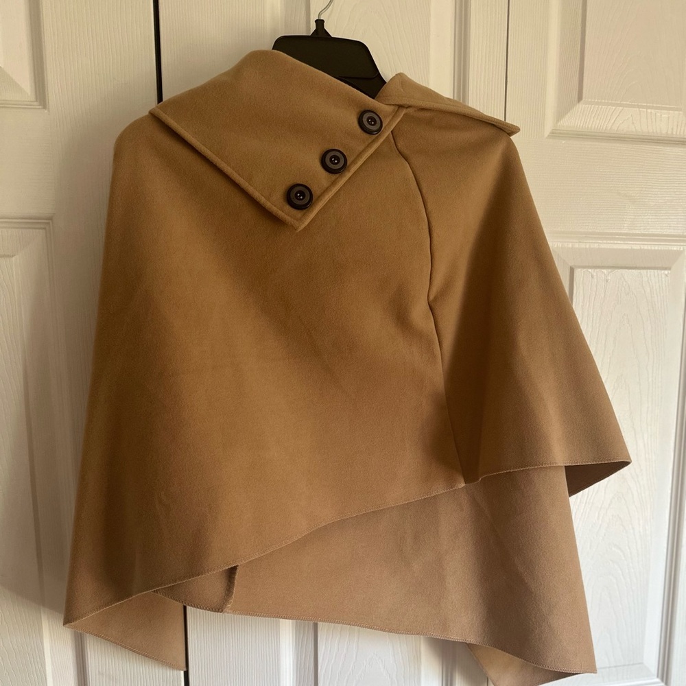 #fallfashion sandy brown cape coat